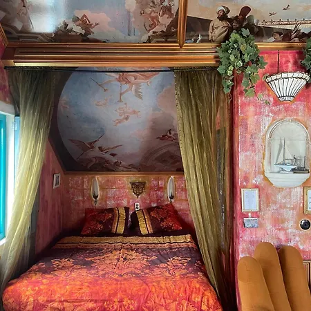 Drijfpaleis מלון 2*