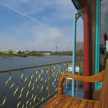 Drijfpaleis מלון 2*