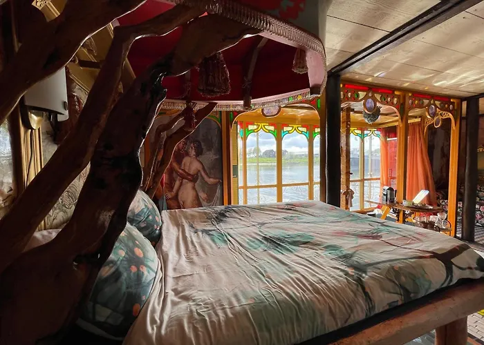 Drijfpaleis מלון