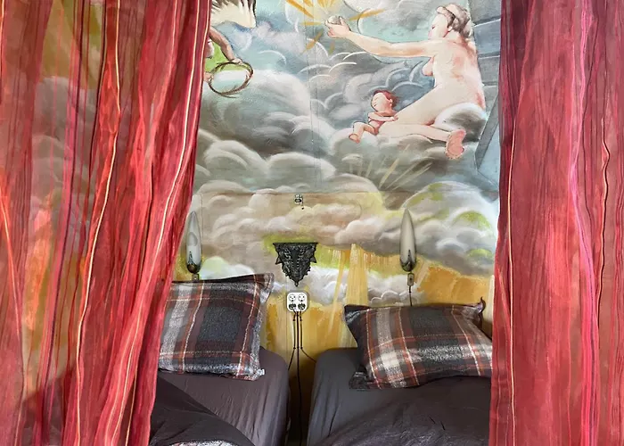 Drijfpaleis מלון 2*