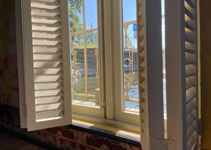 Drijfpaleis מלון