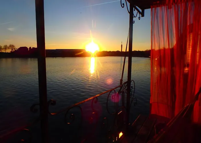 מלון Drijfpaleis 2*